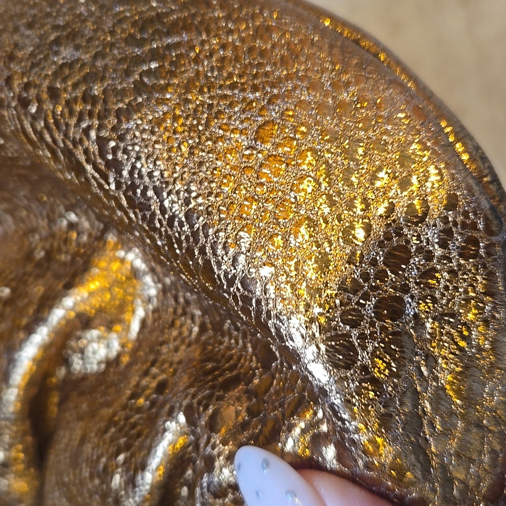 Kristen Aronsson Metallic Patterned Gold Zipper Clutch - Picture 2 of 9